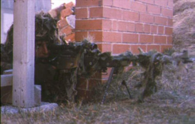 schütze im ghillie suit mit g22.jpg